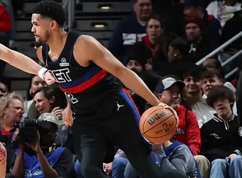 世界杯高清直播平台-托拜厄斯-哈里斯全场12投9中，三分3中3空砍21分5篮板2助攻