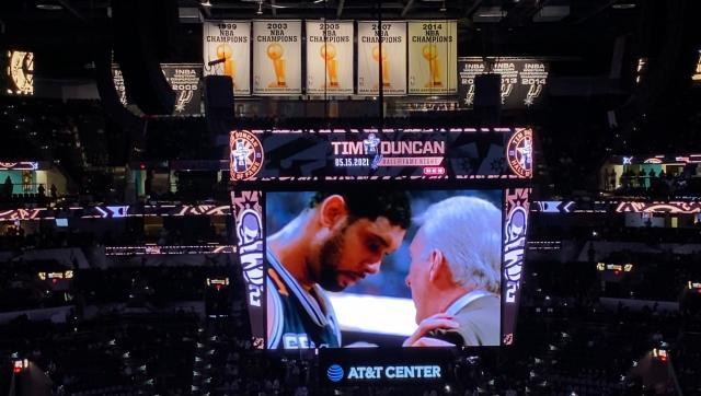 世界杯官网入口-名人堂球衣揭幕仪式 忘掉比赛今夜只有邓肯是主角